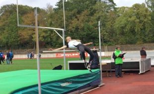 Lotte Mathen springt 1,45m